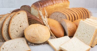 Alimentos com carboidratos - foto com pães e cereais