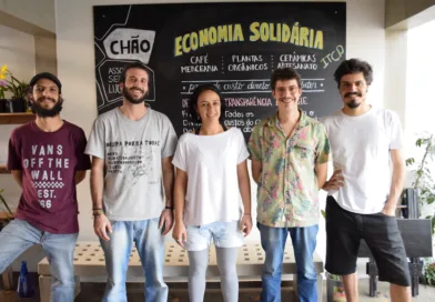 Cinco dos sete associados do Instituto Chão: Luiz Fernando Schreiner, Thiago Gardia, Carol Morelli, Vitor Mortara e Vladimir Paternostro.